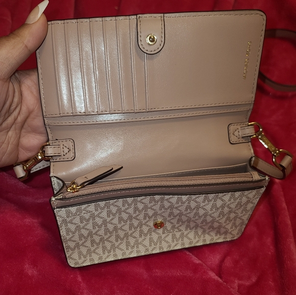 Michael Kors Jet - Picture 3 of 6